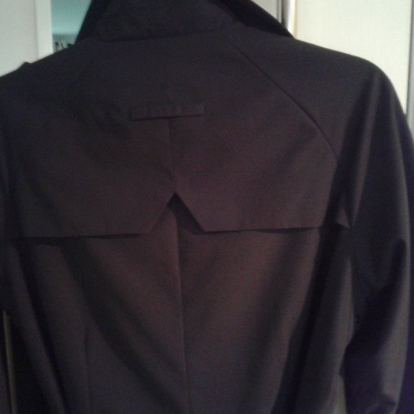 Tranche coat Designer Samuel Dong size M ,qualety material not worn new. - Picture 8 of 11